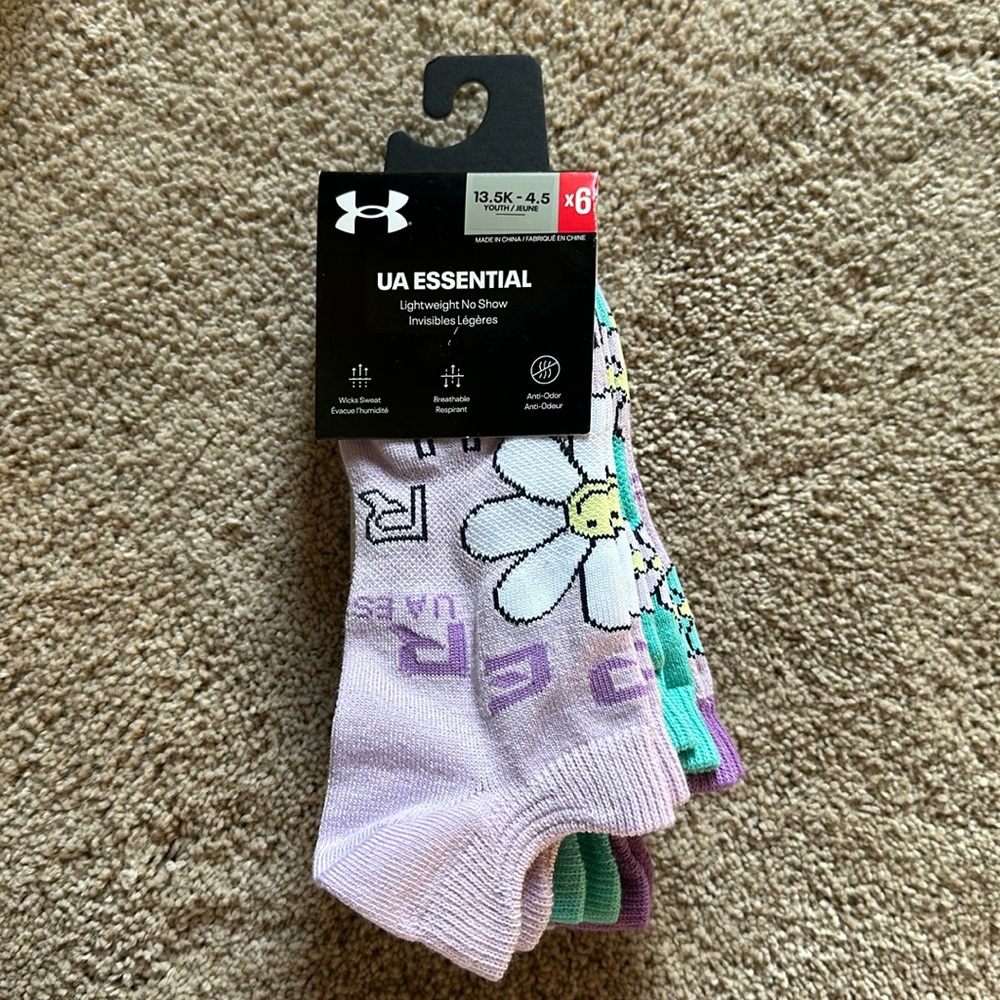Brand new with tags Under Armour girls socks